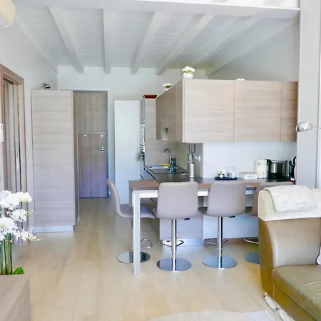 Phoenix Garda Hills Sirmione