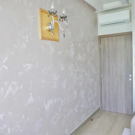 Phoenix Garda Hills Apartment Sirmione