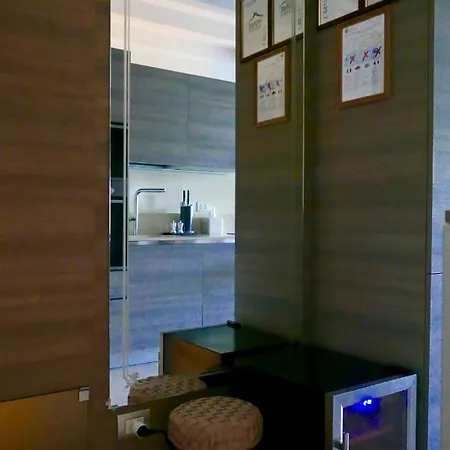 Phoenix Garda Hills Apartment Sirmione